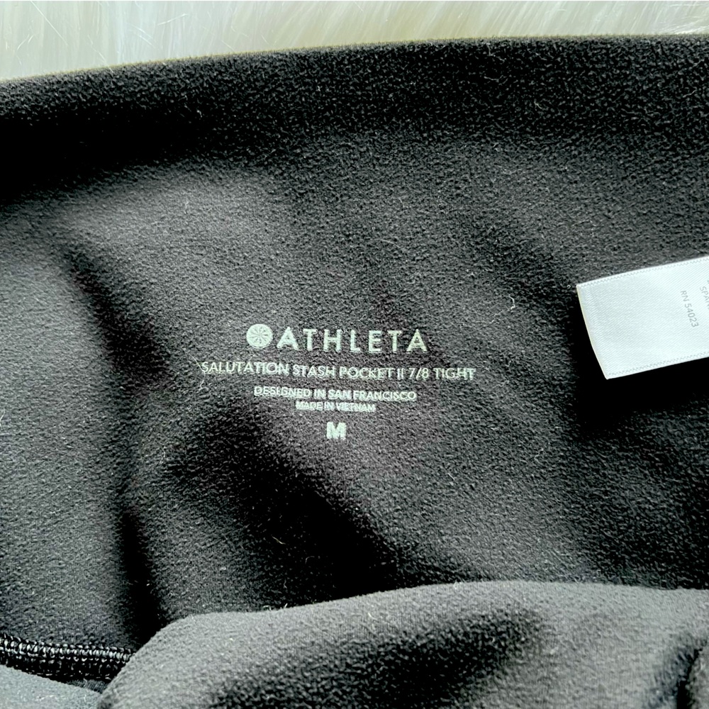 Athleta Salutation 7/8 stash pocket II legging